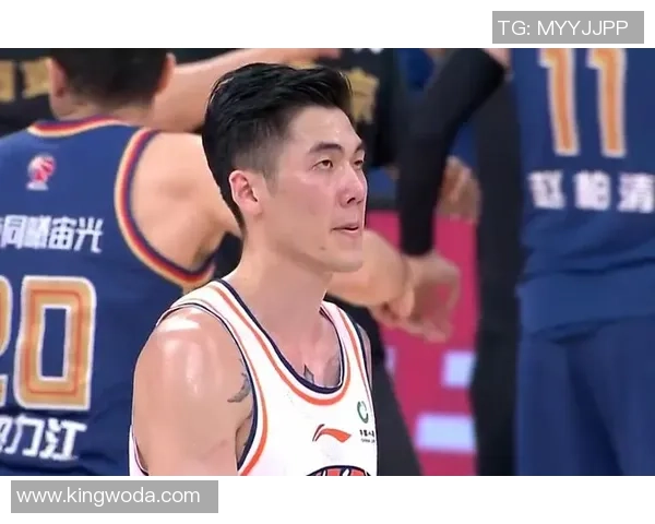 刘铮的奋斗历程与篮球梦想：从青涩少年到职业球员的成长之路