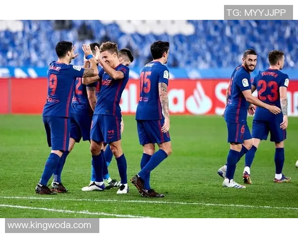 帕德伯恩与汉堡激战正酣比分揭晓精彩瞬间回顾